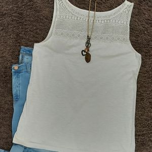 Loft top size L I would say it fits more like a M